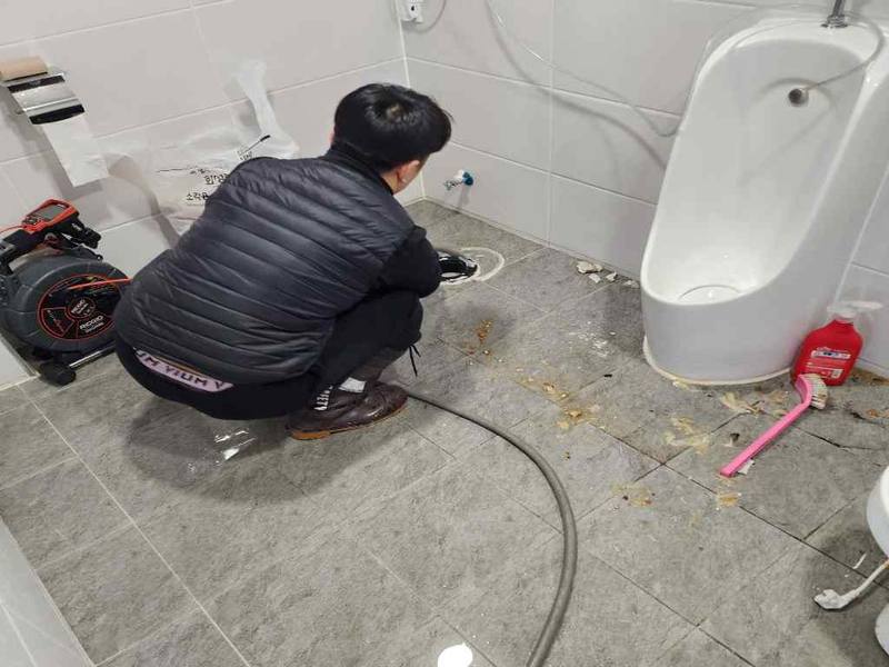 일산 변기가 막혔을 때 먼저 할 일 3가지